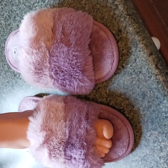 Womans  Summer Slippers Hello Mello 7-8  💜 - Picture 1 of 4